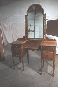 lot 302 image: VintageAntique Vanity Dressing Table