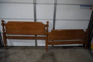 lot 316 image: Bed frame Full size, wood