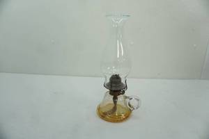 lot 363 image: 12 Vintage Finger Oil Lamp