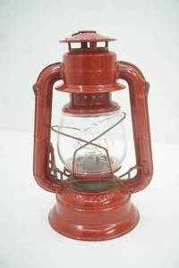 lot 365 image: 8.5 Vintage red Dietz Comet lantern