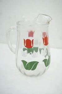 lot 366 image: Vintage Anchor Hocking Nina Greenhouse Red Tulip Pitcher