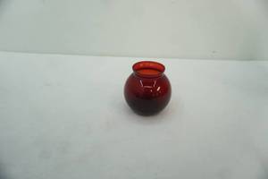 lot 370 image: Vintage Anchor Hocking Royal Ruby Red Glass Ivy Ball Vase 4x2.5 diameter