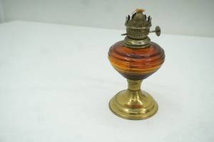 lot 378 image: Vintage mini amber glass beehive oil lamp base 6