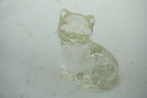 lot 384 image: Vintage Action International Glass Cat Figurine 4 tall