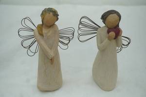 lot 386 image: 2ct Willow Tree Angel Figurines