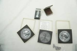 lot 389 image: Vintage Pewter Schwans Coasters, shell clip, Small coin pouch