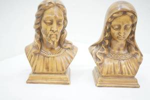 lot 396 image: Vintage Holland Mold Jesus and Virgin Mary 8 tall