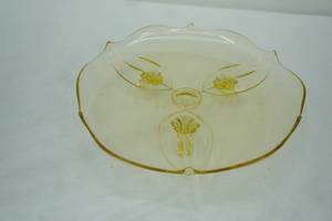 lot 399 image: 1930s Lancaster Jubilee Yellow Depression Glass 3-Footed Cake Plate.