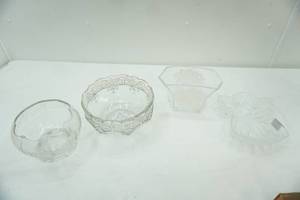 lot 416 image: Vintage Crystal Pieces