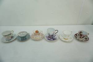 lot 425 image: Collection of Vintage Tea Cups and Saucers