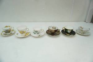 lot 426 image: Collection of Vintage Tea Cups and Saucers