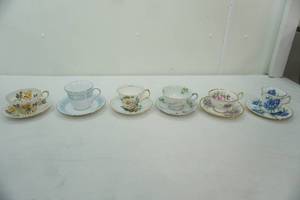 lot 427 image: Collection of Vintage Tea Cups and Saucers