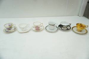 lot 429 image: Collection of Vintage Tea Cups and Saucers