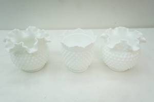 lot 432 image: Vintage Fenton White Hobnail Vases
