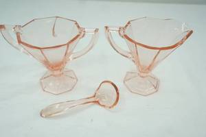 lot 439 image: 1930s Pink Depression Glass Pieces. Westmoreland Doreen