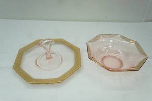 lot 442 image: 1930s Pink Depression Glass Serving set wgold trim