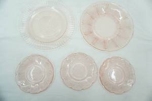 lot 444 image: 1930s Pink Depression Glass Plates 5ct