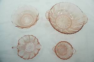 lot 446 image: 1930s Pink Depression Glass Bowls 4ct