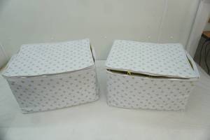 lot 454 image: Vintage Quilted Case for Storing Cups (with dividers)