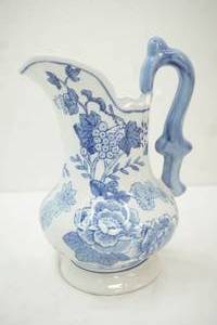 lot 466 image: Vintage Delft-style blue & white ceramic pitcher 11 tall