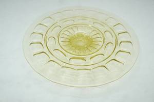 lot 476 image: Vintage Yellow Depression Glass pedestal cake plate. Anchor Hocking Block Optic