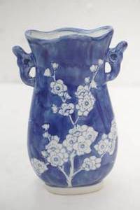lot 480 image: Vintage Japanese or Chinese Bud Vase. Blue & White cobalt