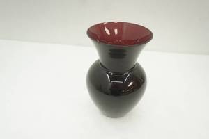 lot 481 image: Amethyst Purple Glass Vase 7 tall