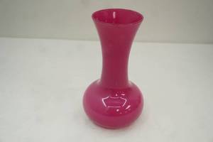 lot 483 image: Painted Pink Glass Vase 8 tall