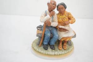 lot 486 image: Masterpiece by Homco Figurine 7 wide by 9 tall