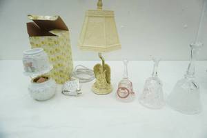 lot 488 image: Collectibles Lot