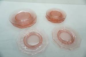 lot 492 image: 1930s Depression Glass Octagonal Plate Set