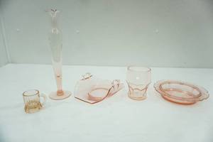lot 502 image: 1930s Pink Depression Glass Pieces
