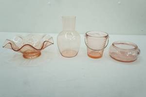 lot 503 image: 1930s Pink Depression Glass Pieces