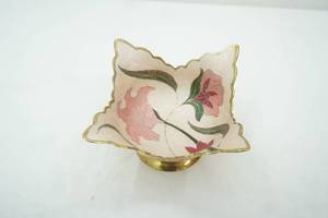 lot 507 image: Vintage brass floral pedestal bowl 8 wide by 4 tall