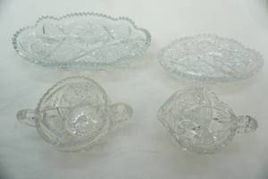 lot 517 image: Vintage Pressed & Cut Clear Glass Pieces