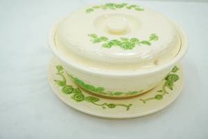 lot 518 image: Vintage Homer Laughlin Oven Serve Covered Casserole Dish and Matching Plate