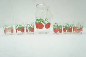 lot 520 image: Vintage MCM Tomato Juice Pitcher and 6 tumblers