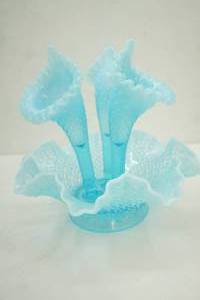 lot 523 image: Vintage Fenton Blue Opalescent Diamond Lace Epergne 10.5x10.5