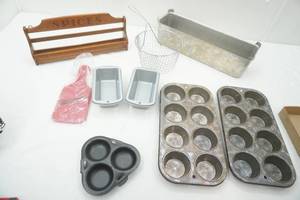 lot 525 image: Modern & Vintage Kitchen Lot