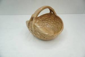 lot 526 image: Vintage Ceramic Basket 10x 8 tall