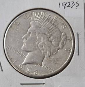 lot 11 image: 1923 Silver Peace Dollar