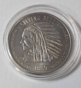 lot 107 image: 1889 Sitting Bull ND Coin or Token. Depicting a portrait of Sitting Bull along the obverse and an American Seal along the reverse.(VERY COLLECTIBLE)