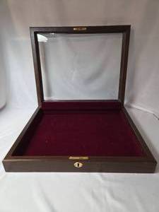 lot 123 image: 17 L x 14  W x 3 D Velvet Lined Coin Case