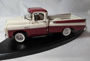 lot 1 image: 1957 Dodge Pickup - D100 Sweptside Danbury Mint - 124 Diecast - Rear tail light is missing