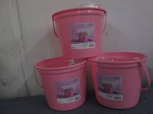 lot 113 image: 3 Pink Spritz Easter baskets with s...