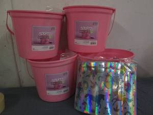 lot 114 image: 4 Pink Spritz Easter baskets with s...