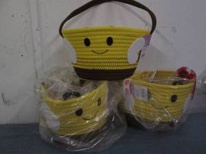 lot 125 image: 3 Bee Easter Baskets...