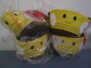 lot 126 image: 4 Bee Easter Baskets...