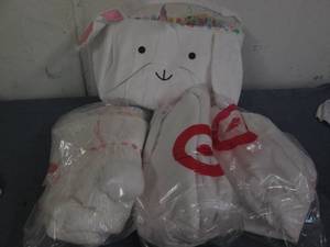 lot 150 image: Lot of 4 Jumbo Bunny Easter baskets...
