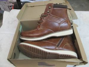 lot 13 image: Steve Madden size 13 boots...